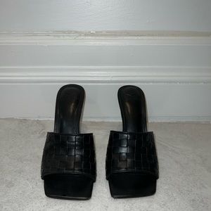 Marc Fisher black heals